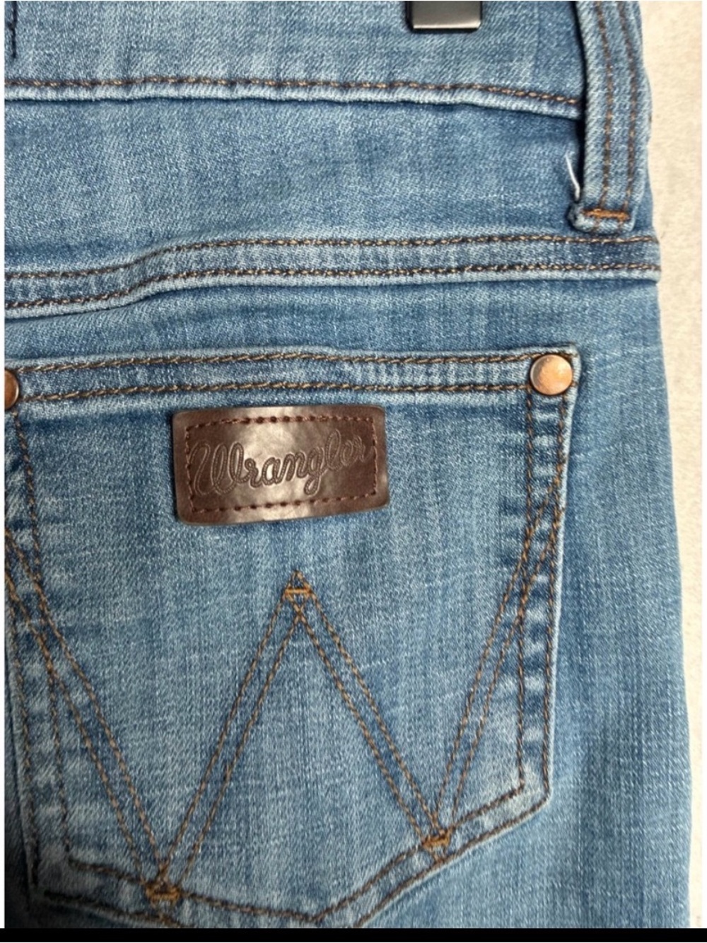 Wrangler Straight Leg Women's Medium Blue Denim Jeans 29x29 
Great for petites